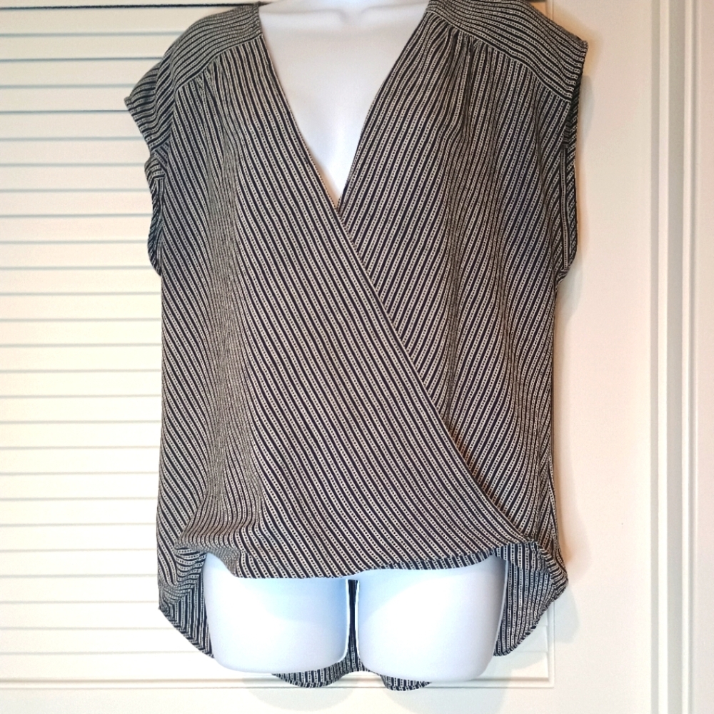 Max Studio London Striped Black and White Women's Long Open Vneck Top Size Large